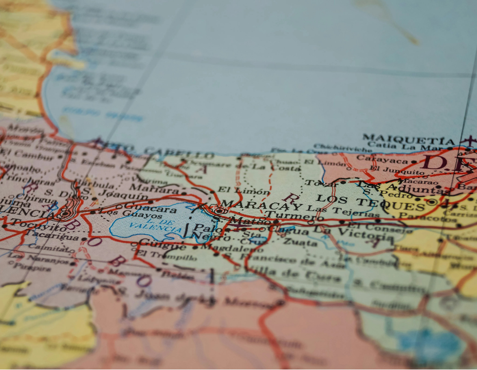 Venezuela: Adaptación autocrática y supervivencia en sistemas complejos